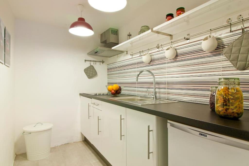 Lisbon Sant'Anna Apartments Rum bild